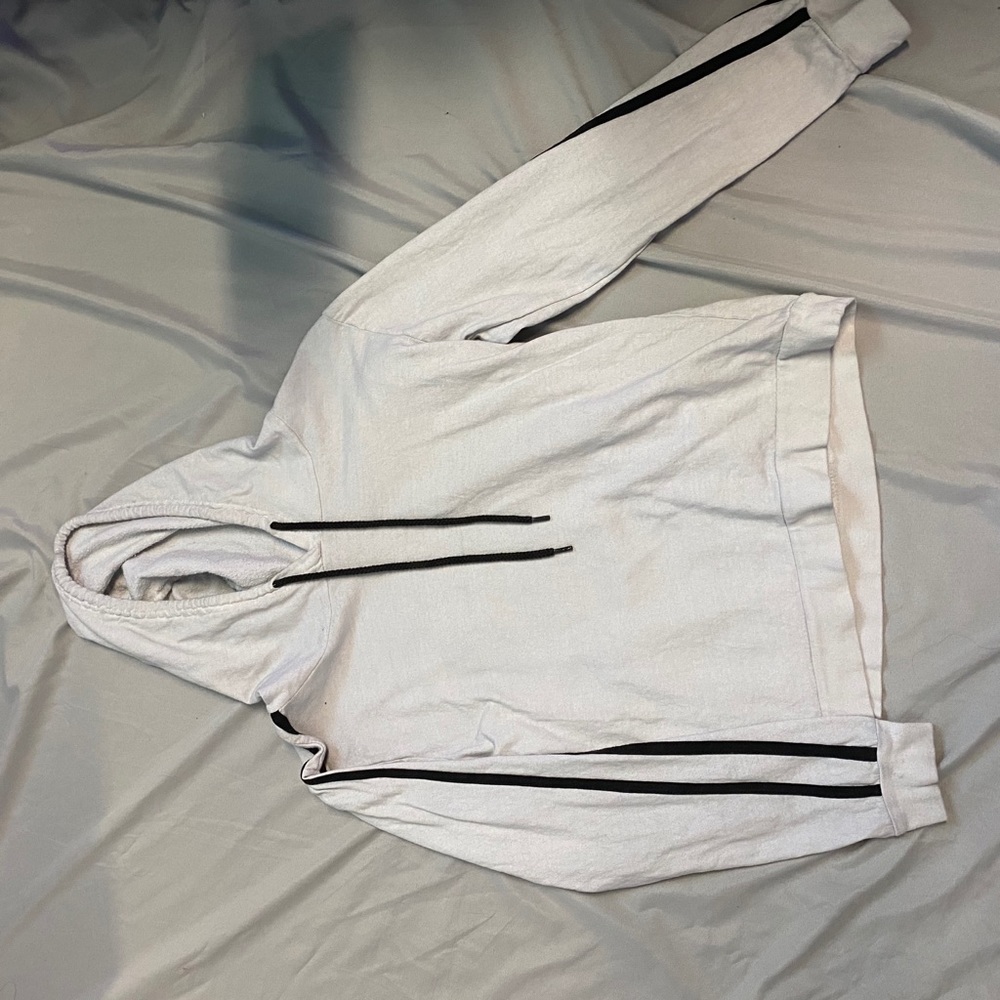 ON FIRE WHITE STRIPED SWEATER